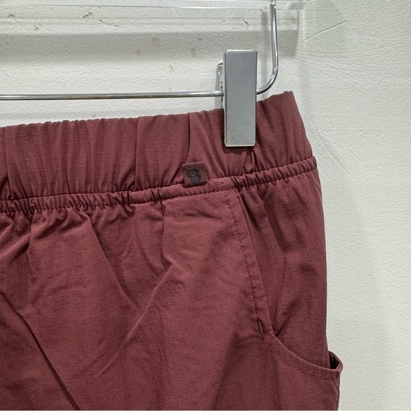 Mountain Hardwear Capri Pants Red Hiking Camping Outdoor Gorpcore Medium - Picture 8 of 8
